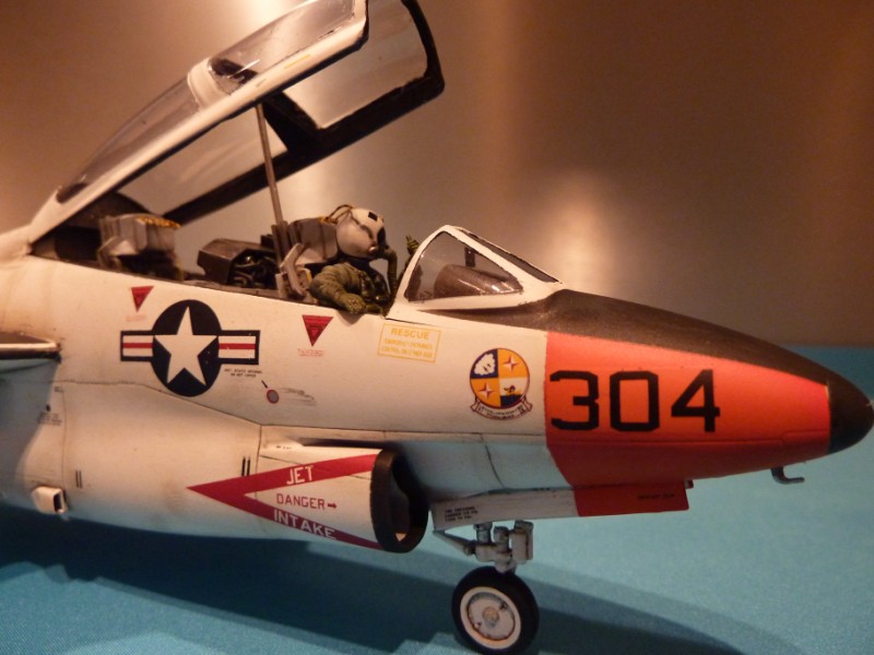 T-2C BUCKEYE 1/48 プラモデルキット T-2C Buckeye Special Hobby 1:48 with Two Bobs Decals - YouTube